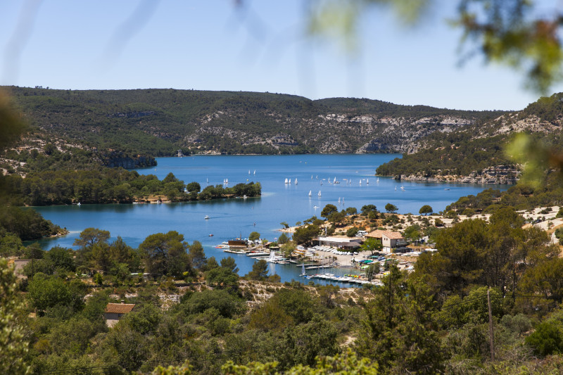 vue sur le lac d'Esparron-de-Verdon