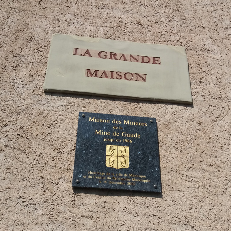 Plaque de la maison des mineurs de la mine de Gaude