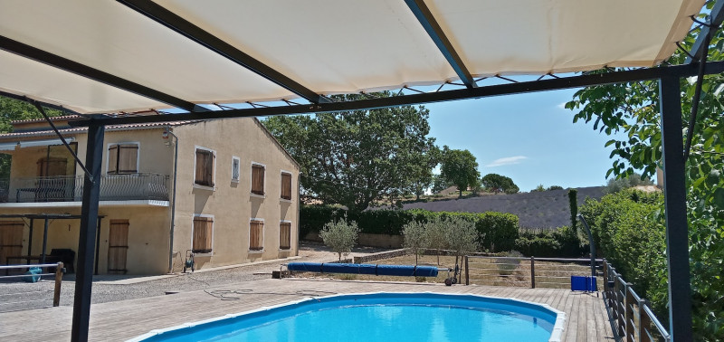 Vue villa-piscine-lavandes